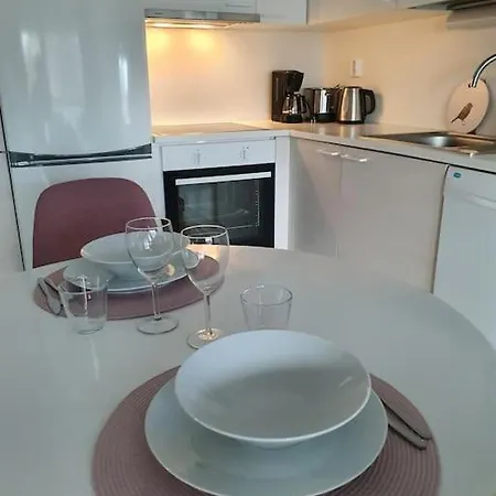 Cosy And Quiet 1 Bedroom - 7 Min Airport アパート