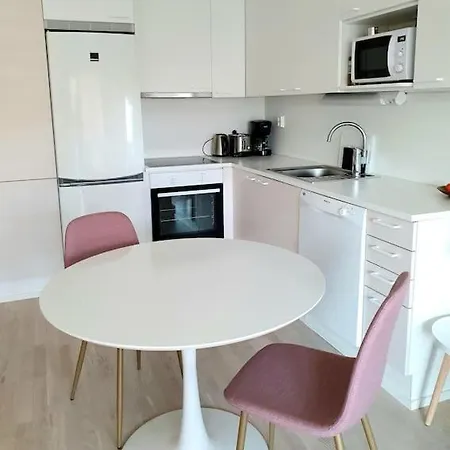 Cosy And Quiet 1 Bedroom - 7 Min Airport アパート ヴァンター
