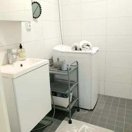 Cosy And Quiet 1 Bedroom - 7 Min Airport * ヴァンター